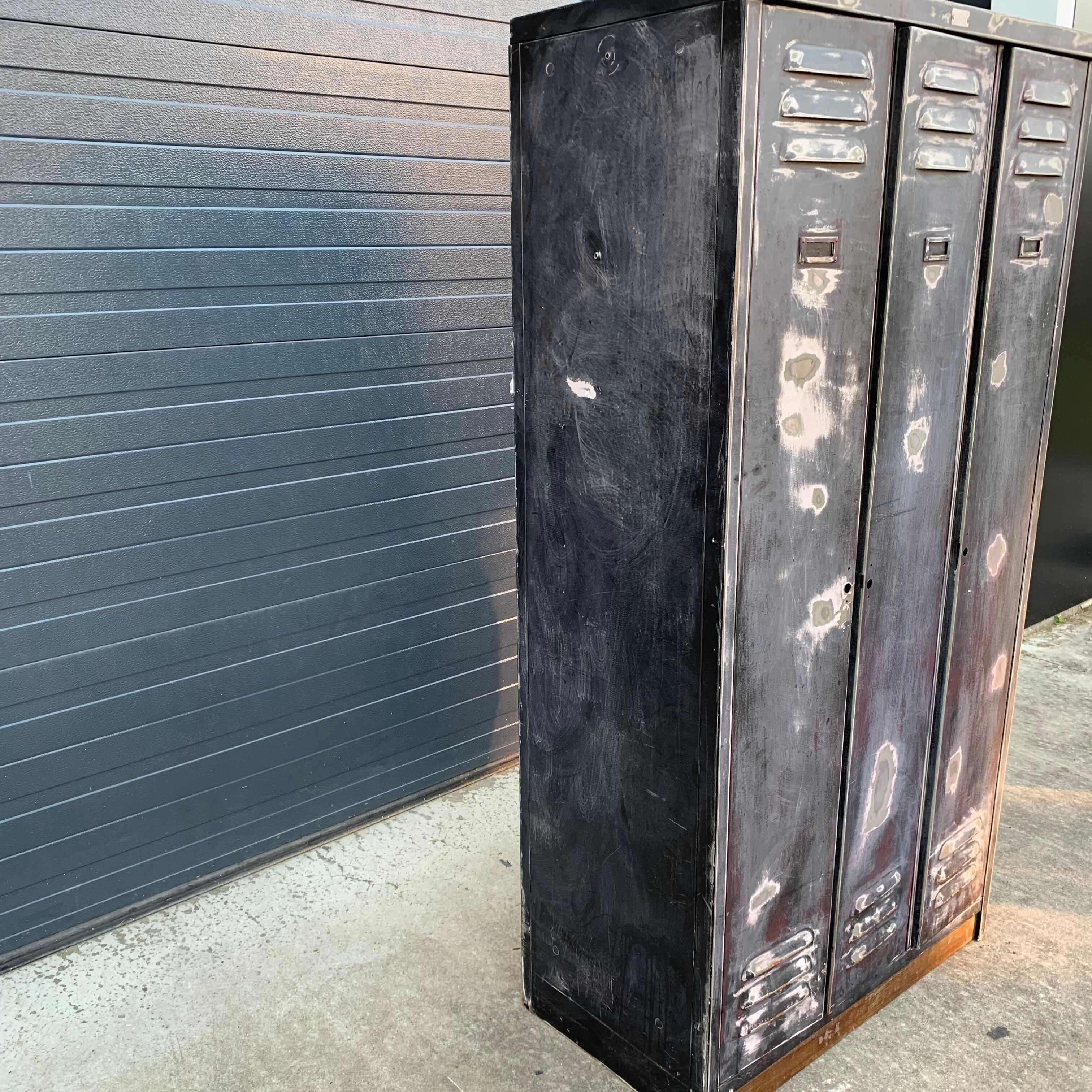 Industrial locker cabinet