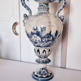 Large Spanish vase in Talavera style, hand-painted, adorned with a landscape.