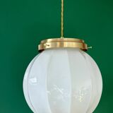 Suspension globe vintage XL en opaline blanche