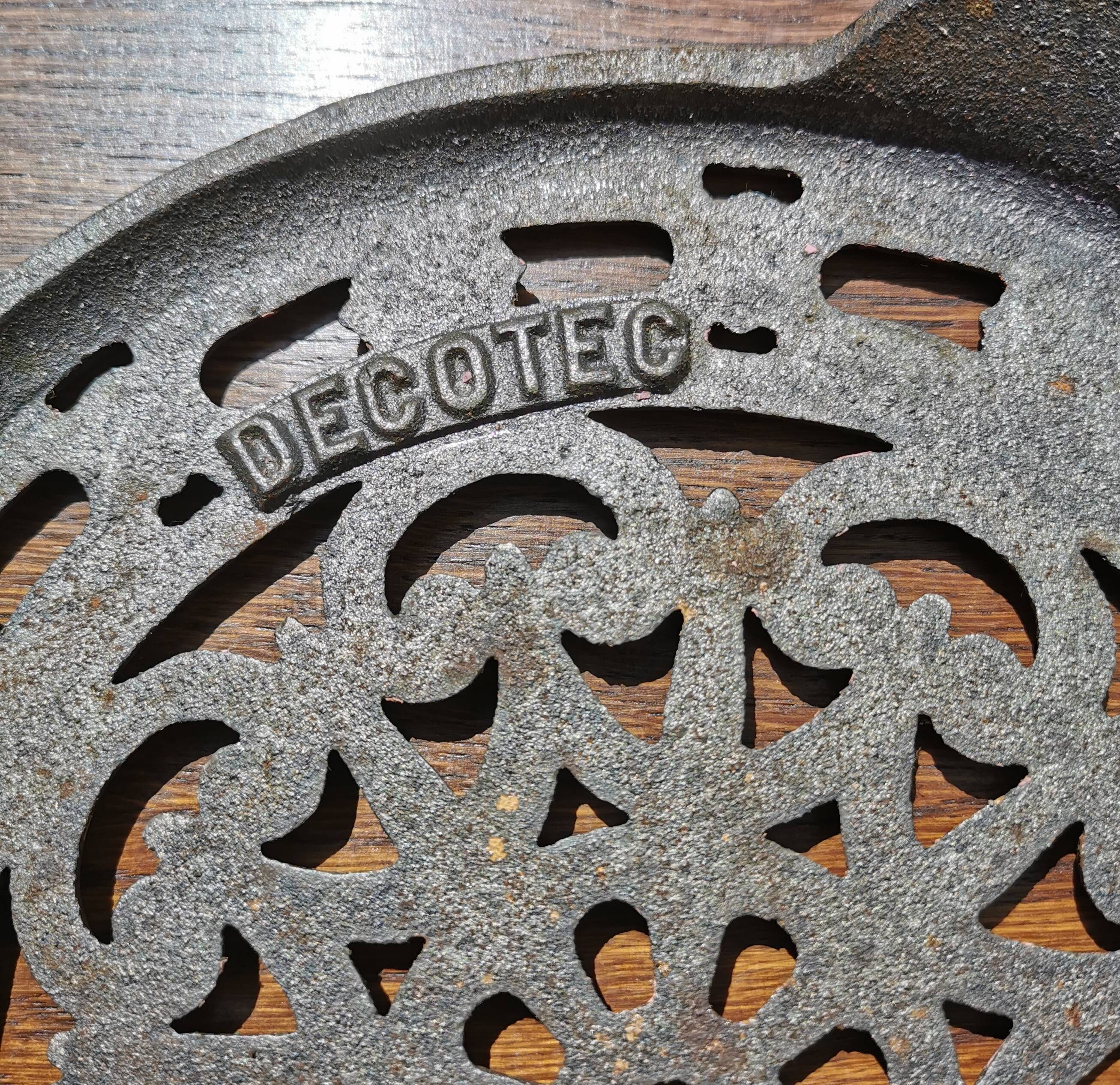 Decotec France vintage cast iron underbody
