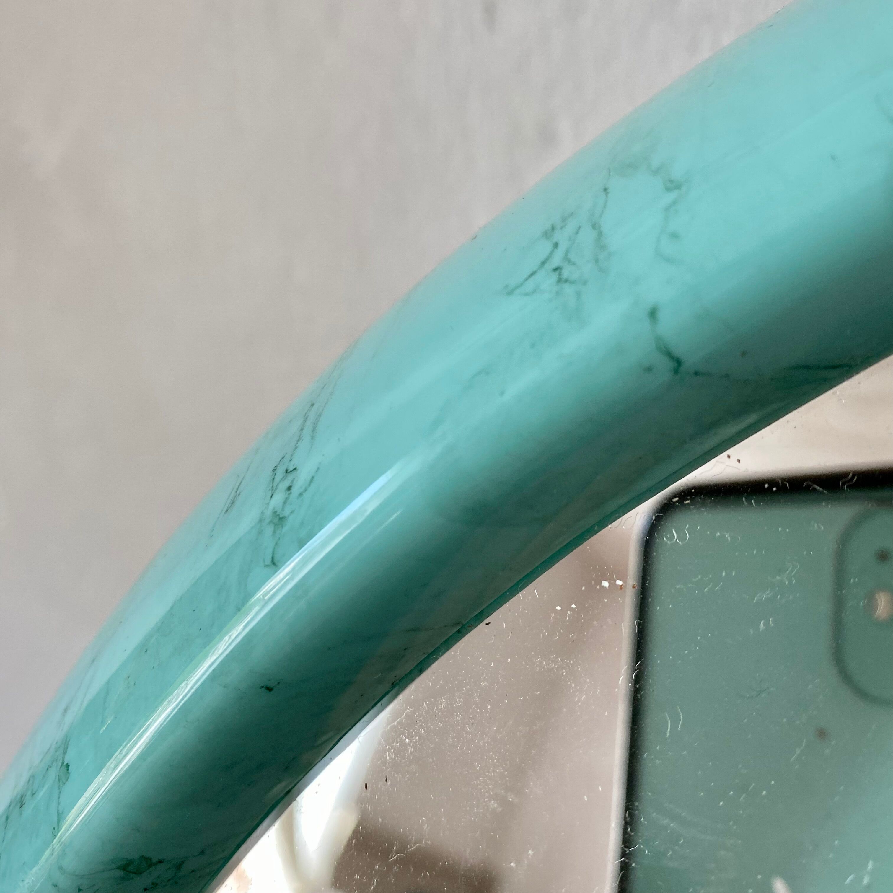 Oval mirror 80s marbled effect