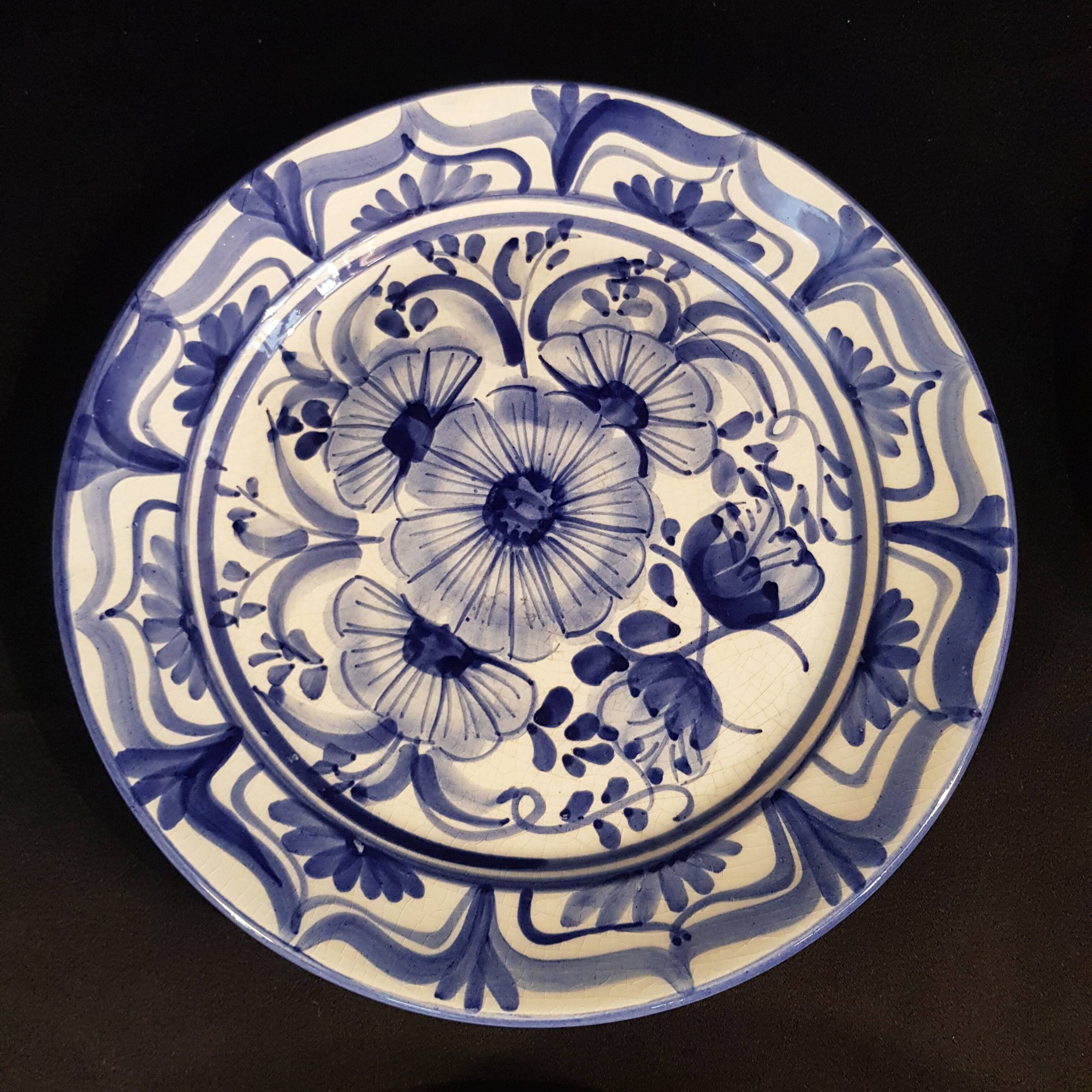 4 decorative earthenware plates