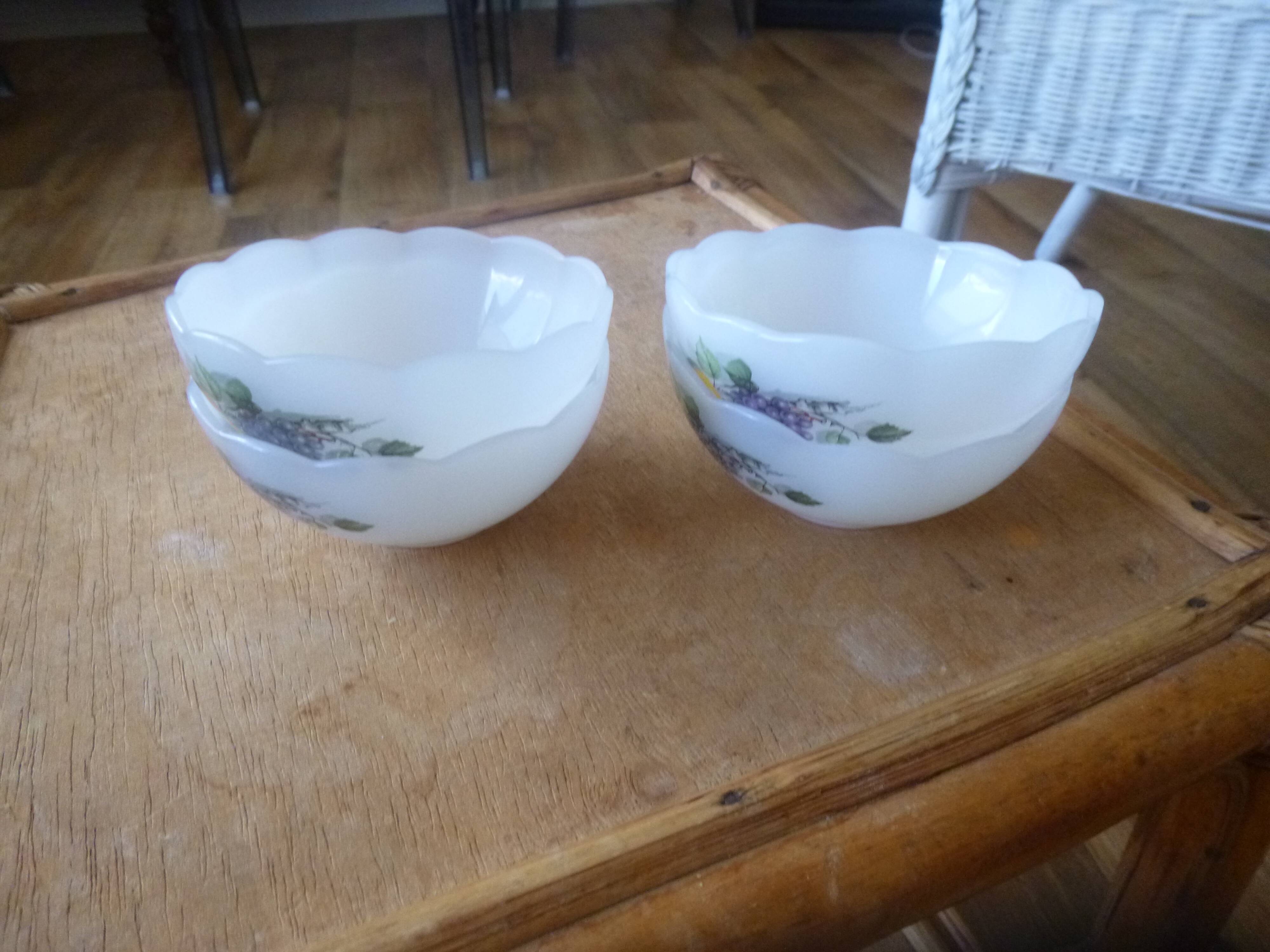 4 cups or ramekins Arcopal pear patterns grape 1970