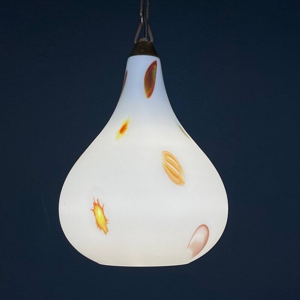 Murano opaline glass pendant lamp from the mid-century by Stilnovo, 1950s.