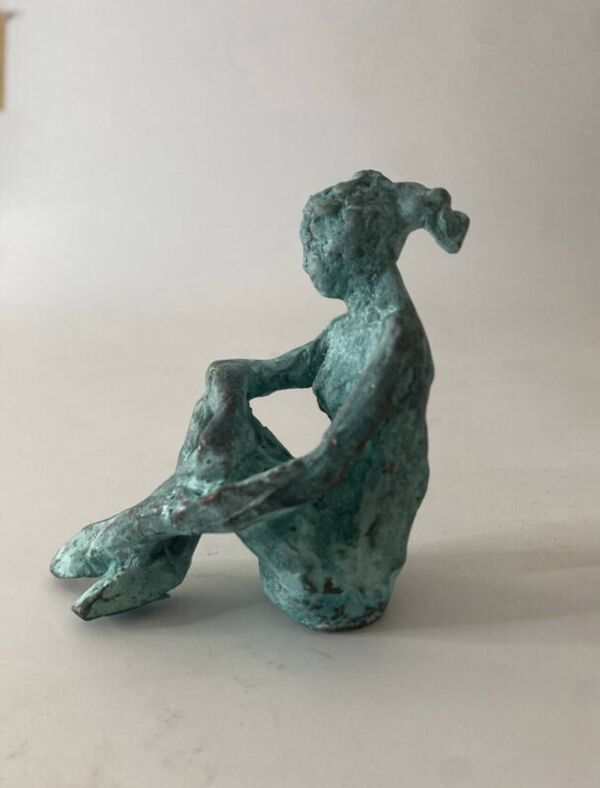 Femme assise - bronze original d’art