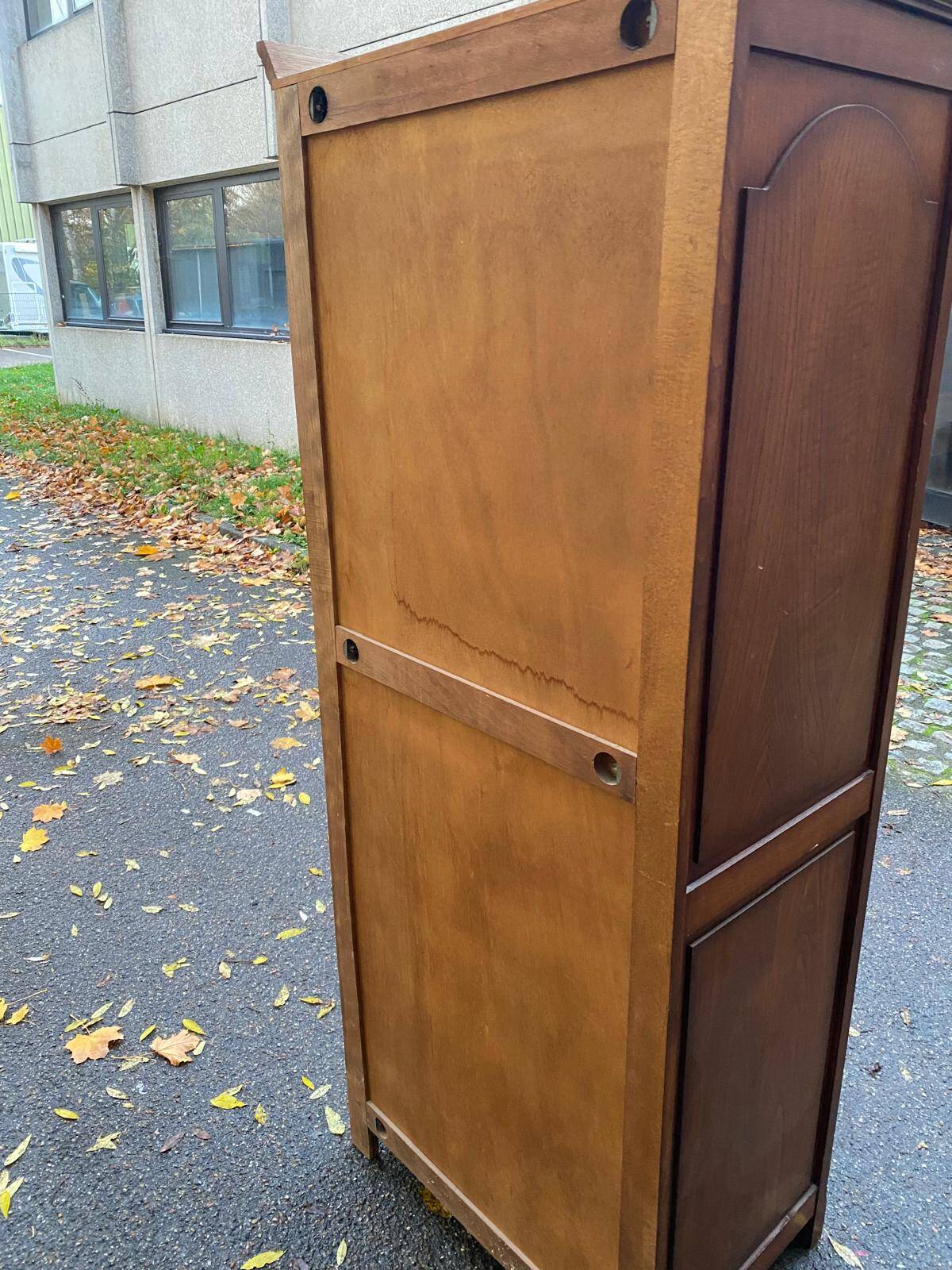 Armoire vintage en bois massif d'aulne