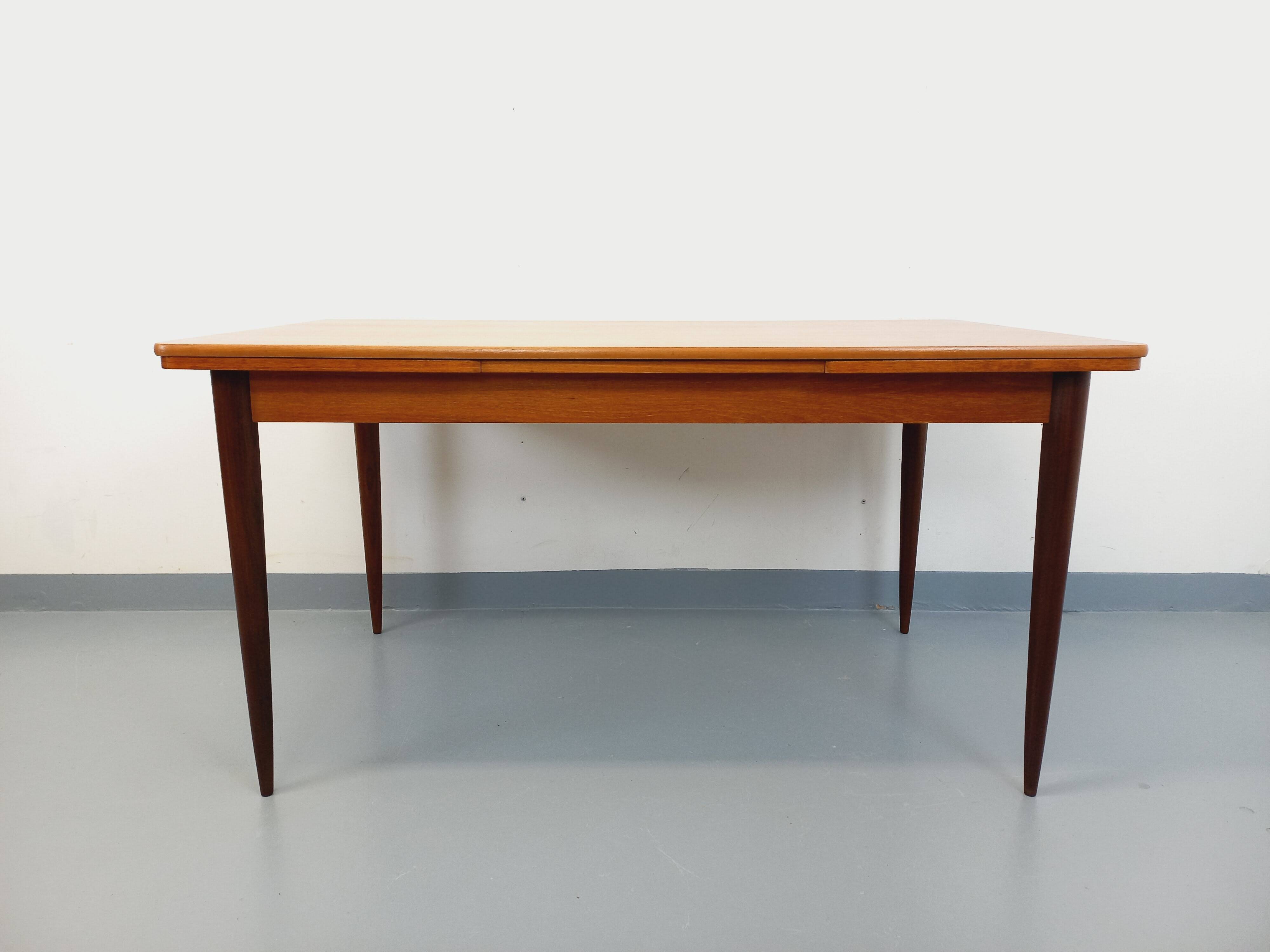 Table à manger rectangulaire style scandinave vintage des années 50 60 teck