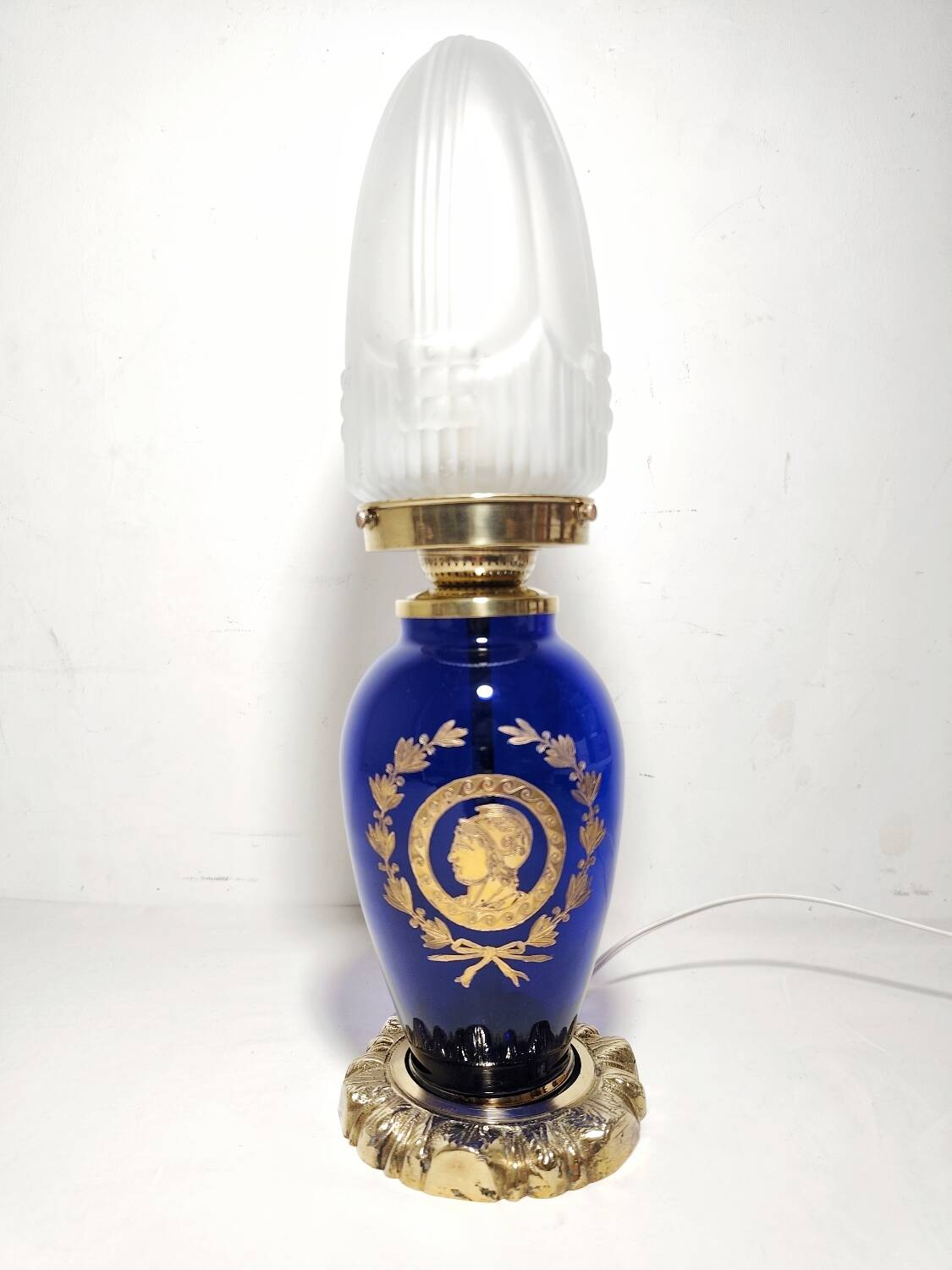 Lámpara de mesa de cristal. España, 1940s.