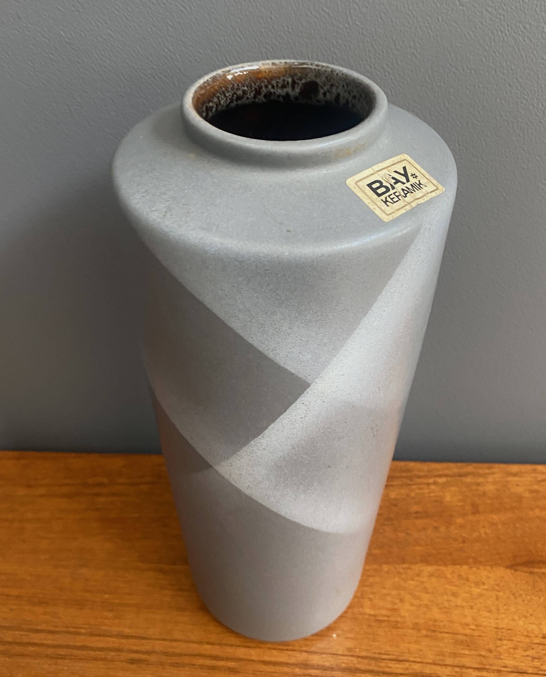Modernist Vase by Bay  model 690 25 1970s WGP