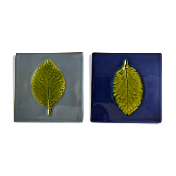 Un ensemble de deux dessous de plat