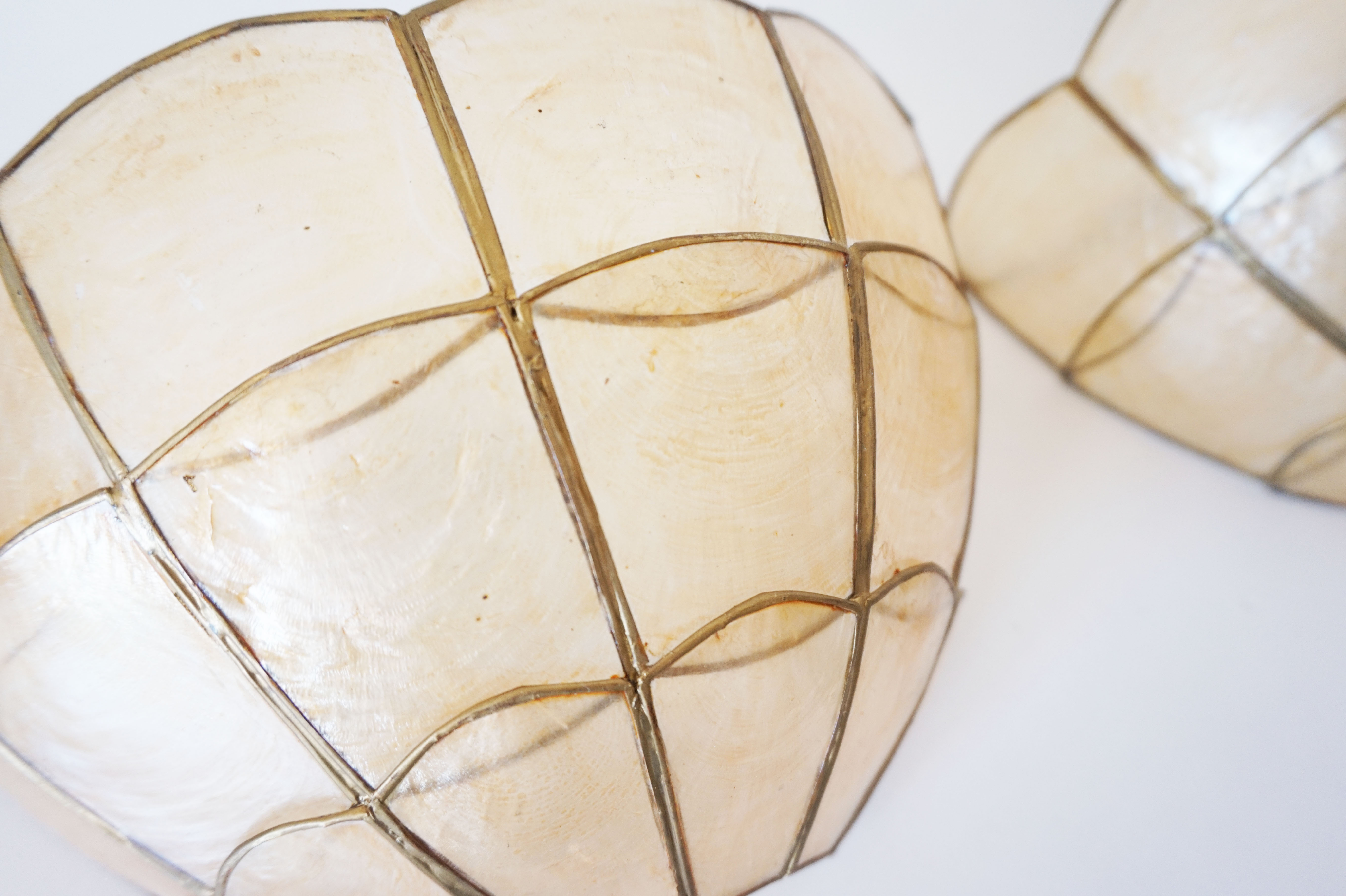 Paire d'appliques en nacre coquillage