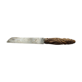 Couteau a pain ancien a manche de bois sculpte