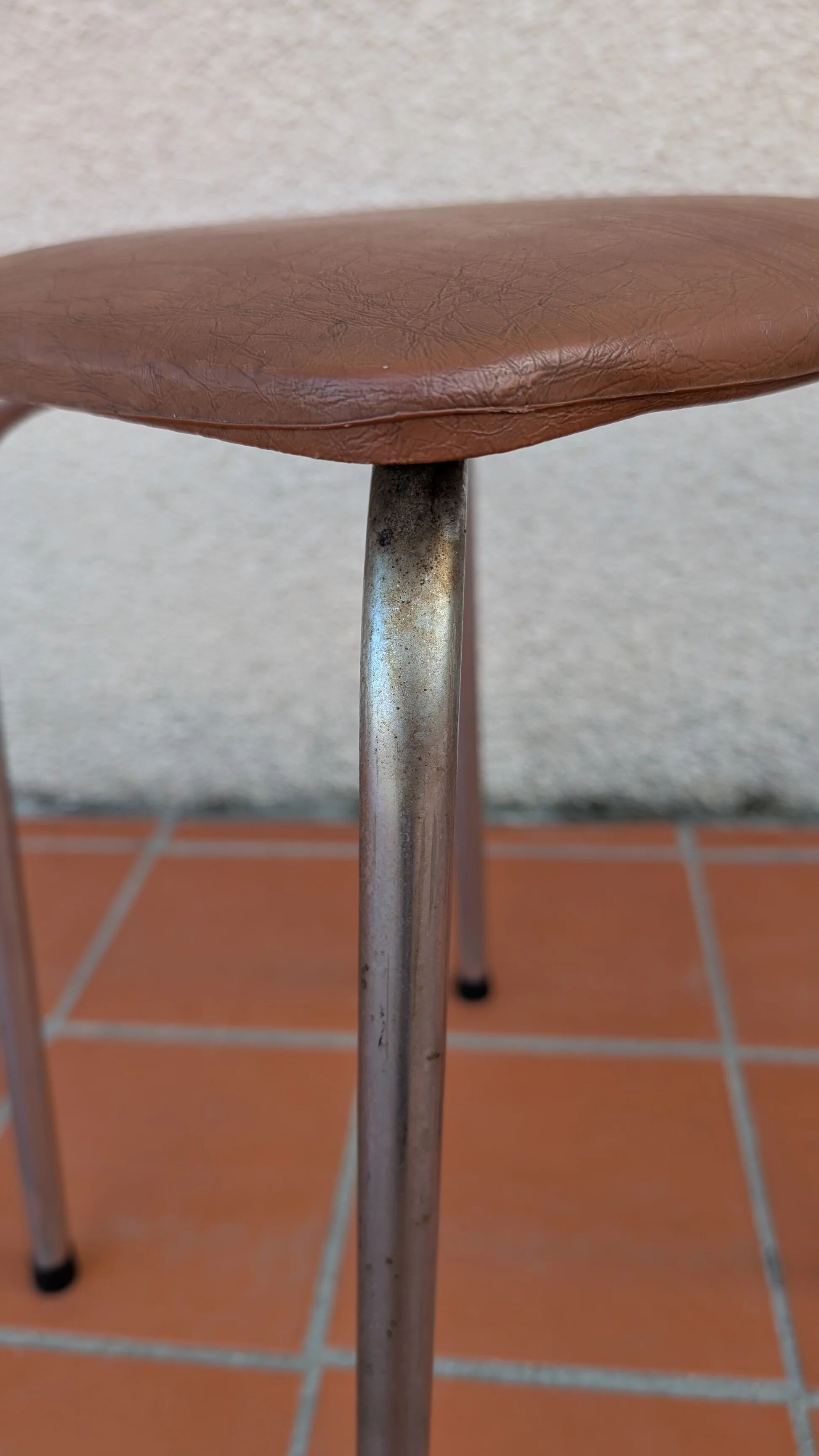 Tabouret dessus en skaï