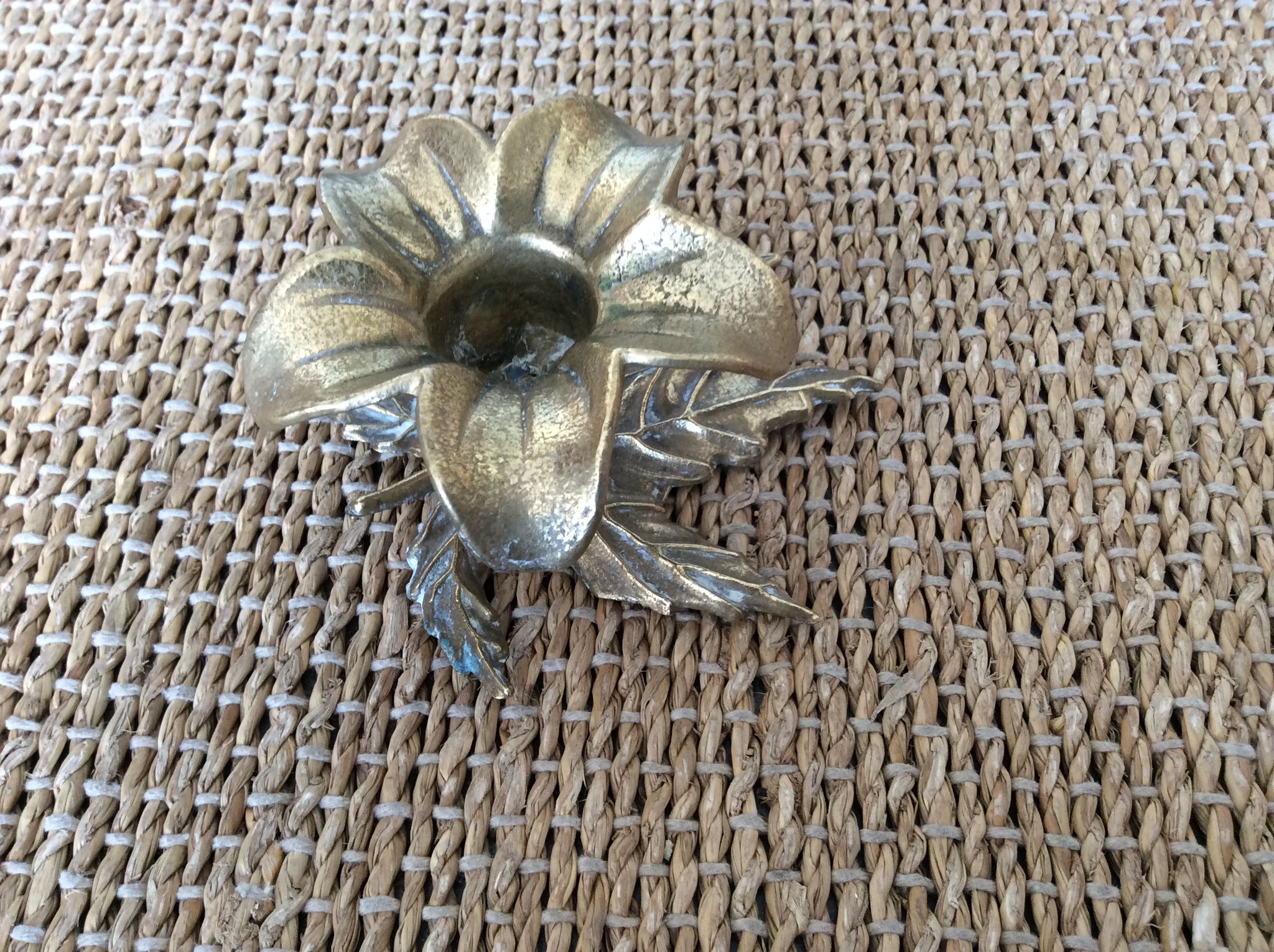 Bougeoir fleur en bronze doré