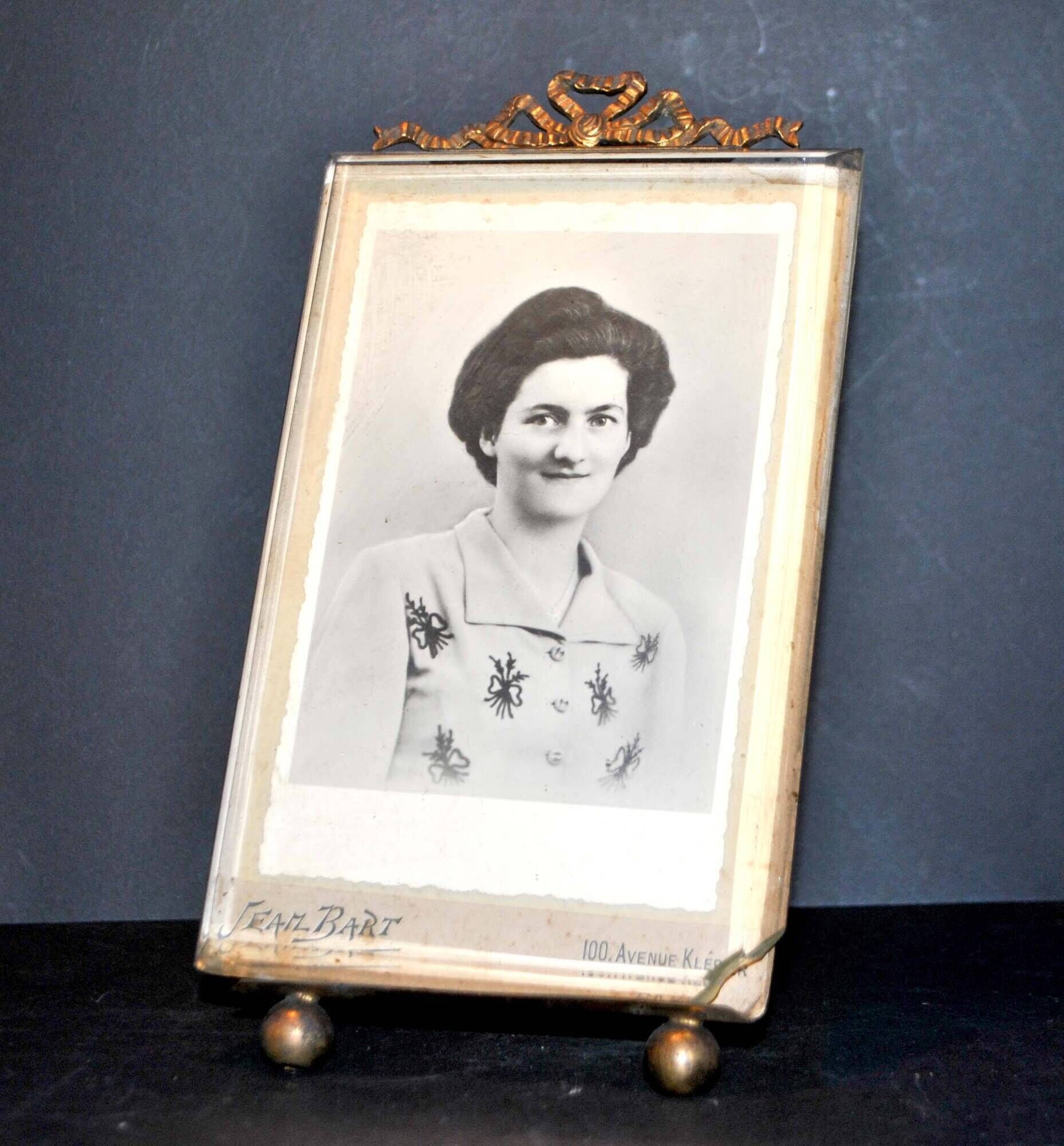 Old photo frame RIBBON KNOT brass and beveled glass 20.5x11