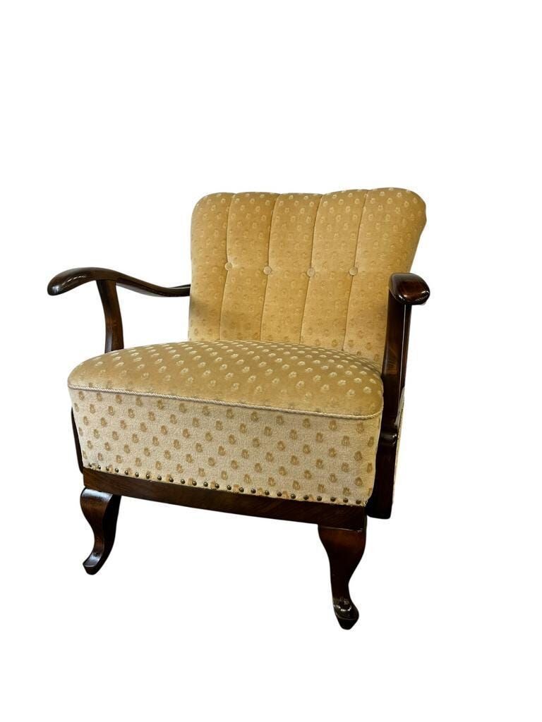 Vintage wooden armchair / club chair