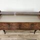 Commode en noyer avec dessus en verre double.