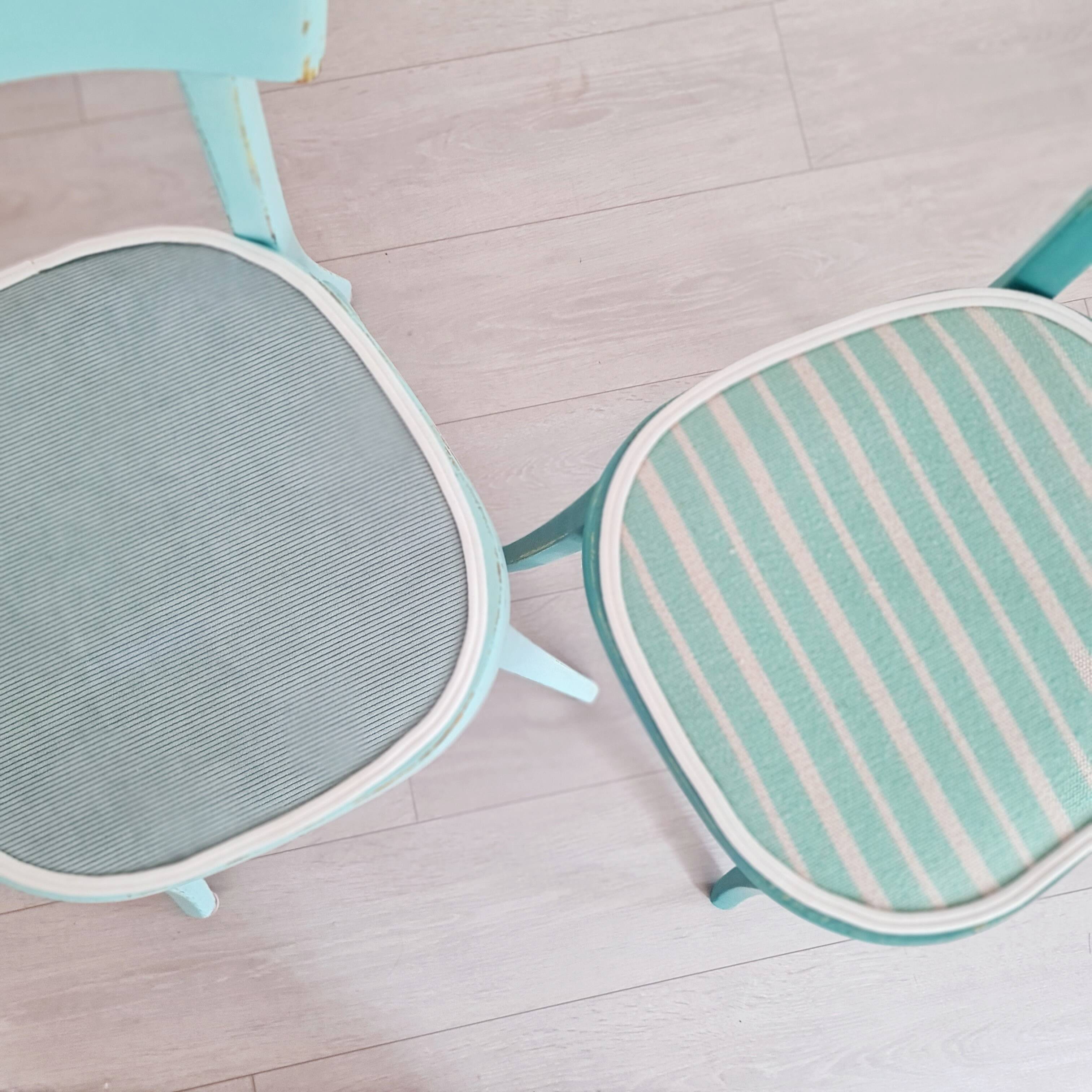 Paire de chaises bistrot - bleues rayures et velours