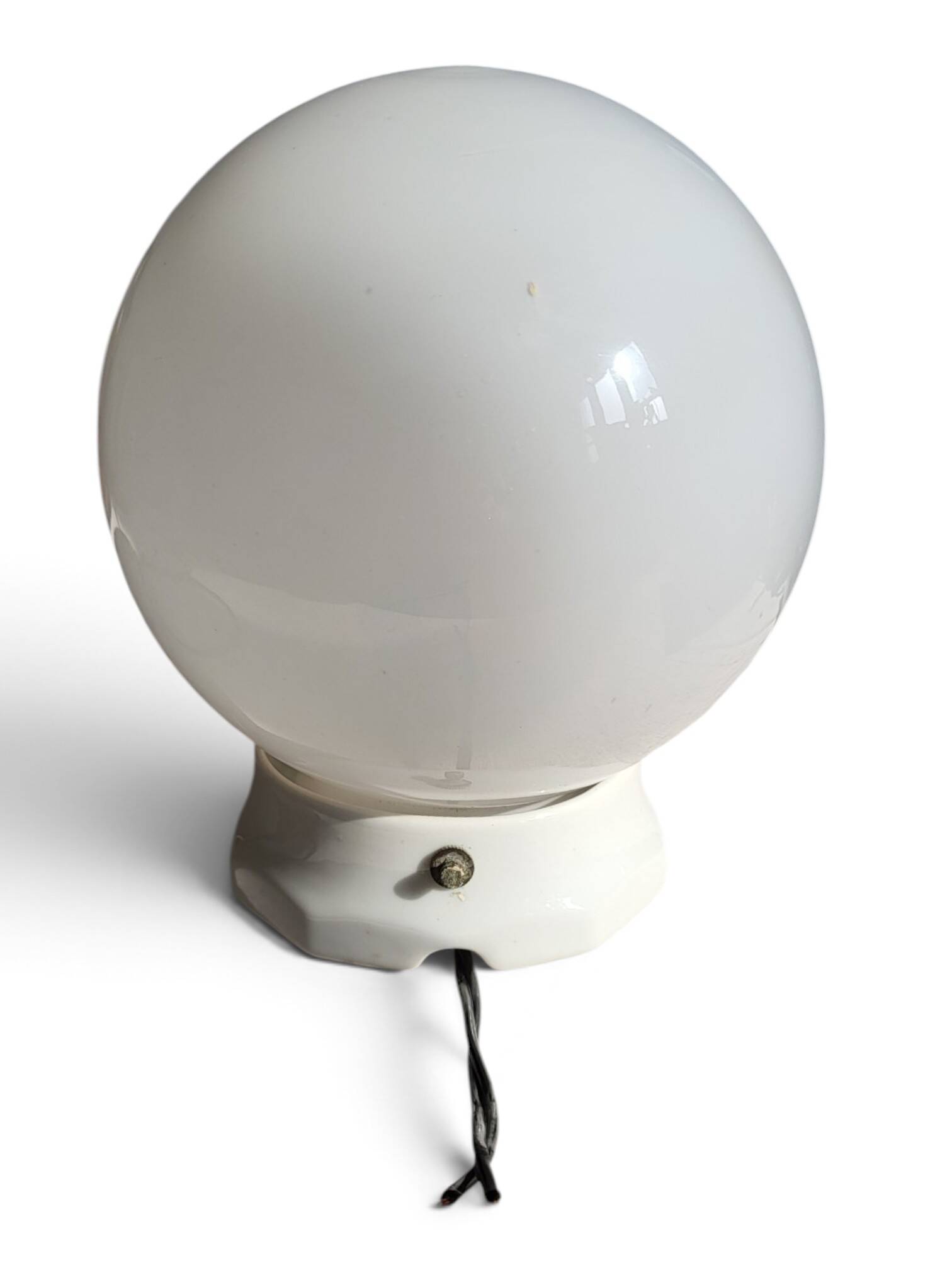 Plafonnier boule en opaline, Art Déco/industriel — années 1930-1950