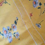 Tablecloth and 6 matching towels, flowers