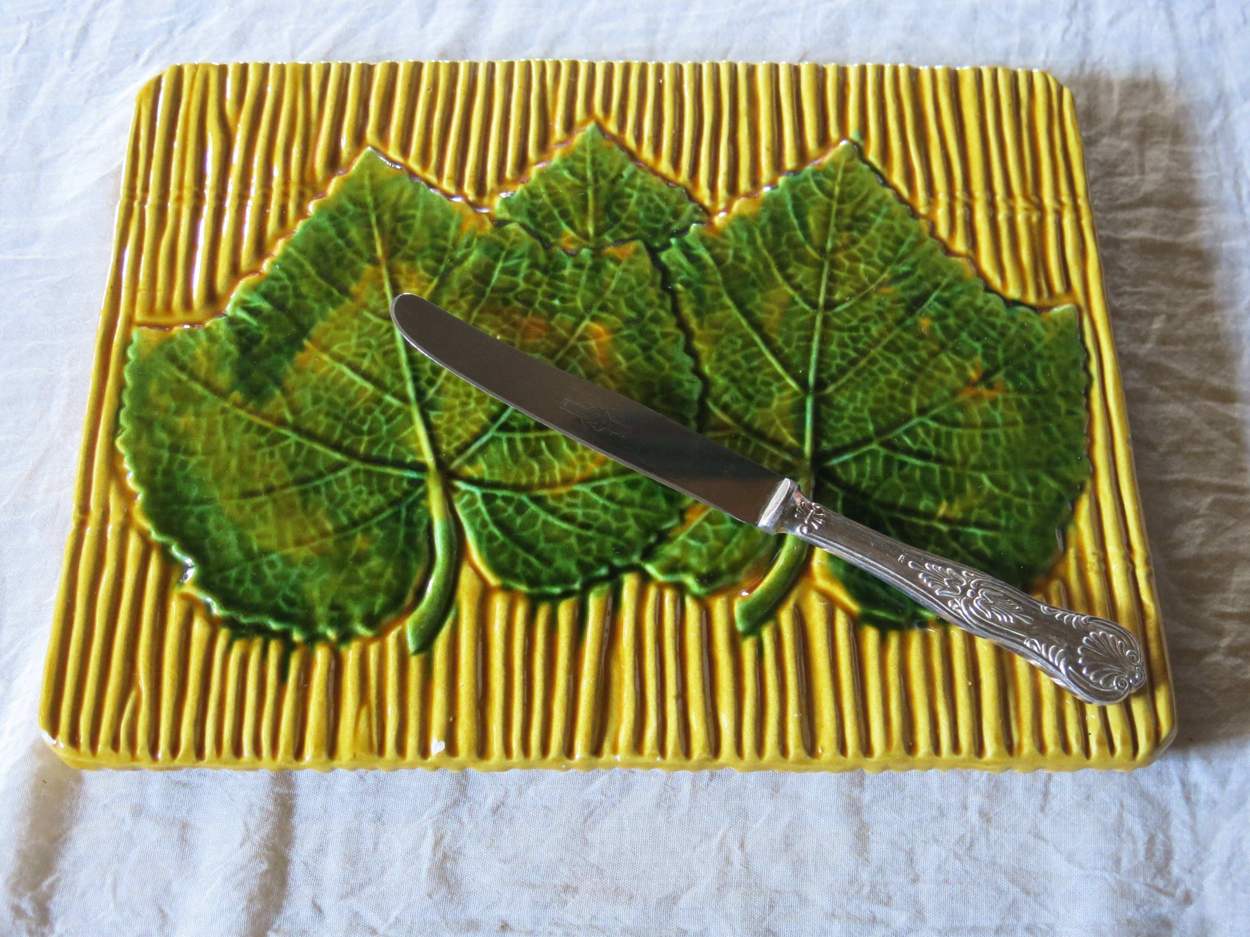 Very pretty cheese platter or trivet from Vallauris in very good condition
