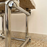 Table basse en baguette chromée