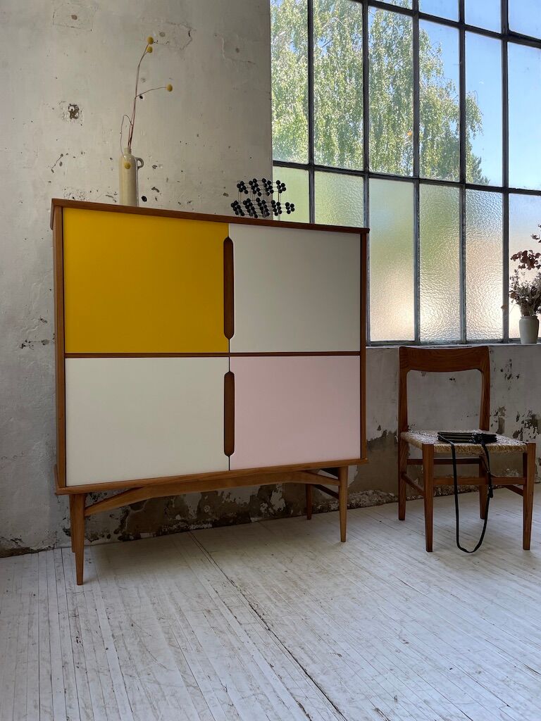 Teak-enfilade storage cabinet