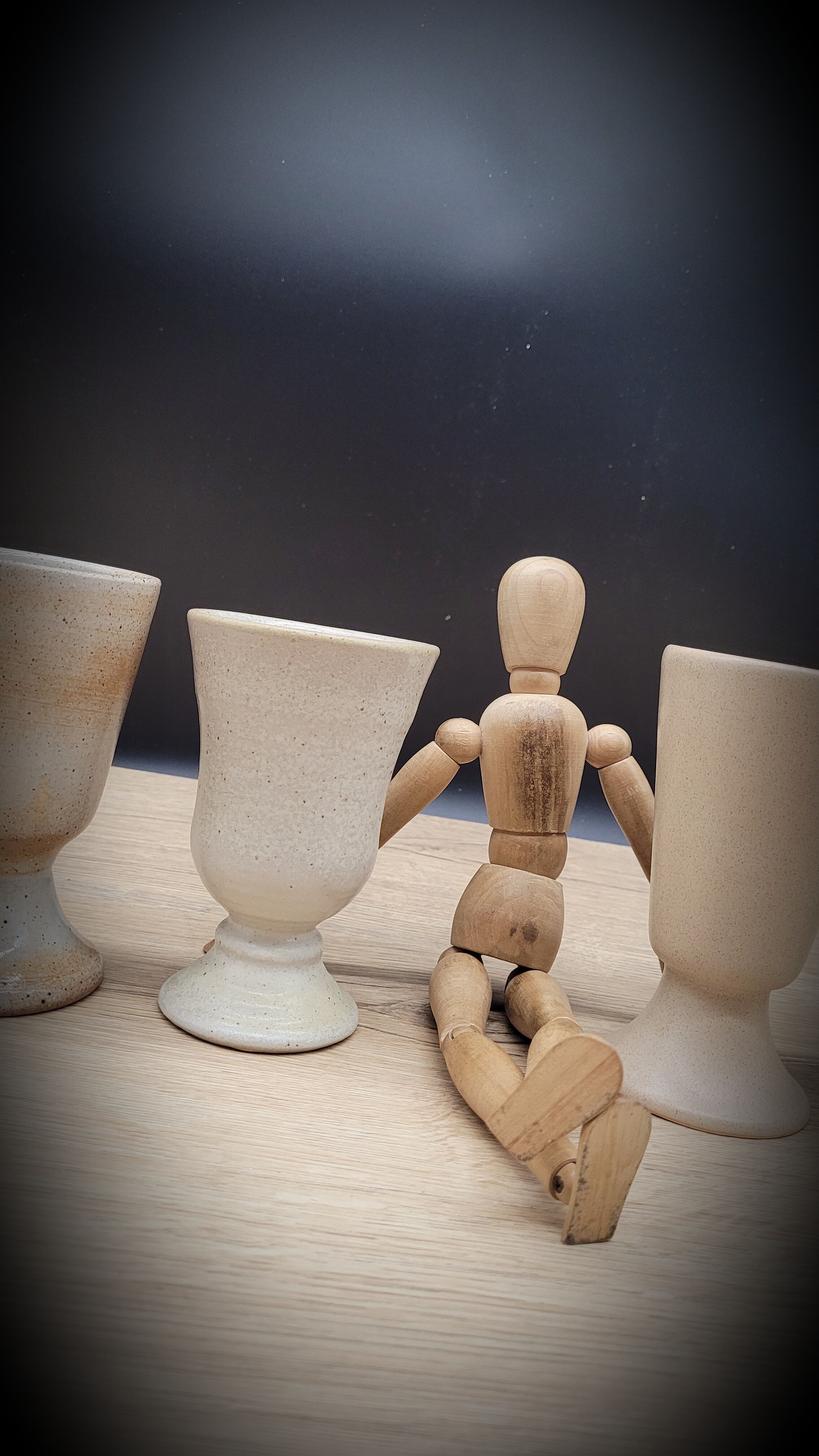 Set 4 mismatched beige cups