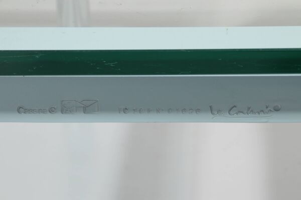 Table basse Cassina LC-10 par Le Corbusier – édition rare en verre bleu clair