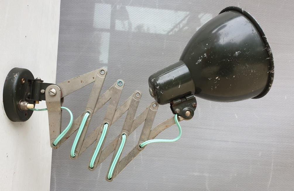 Accordion lamp 1950 push button on base