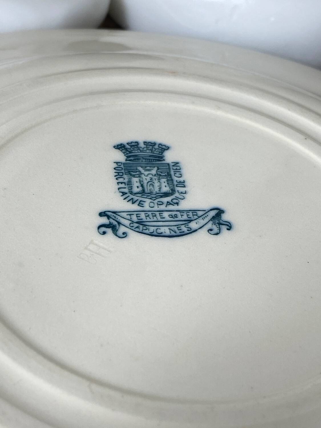 Giens Iron Earth Plates