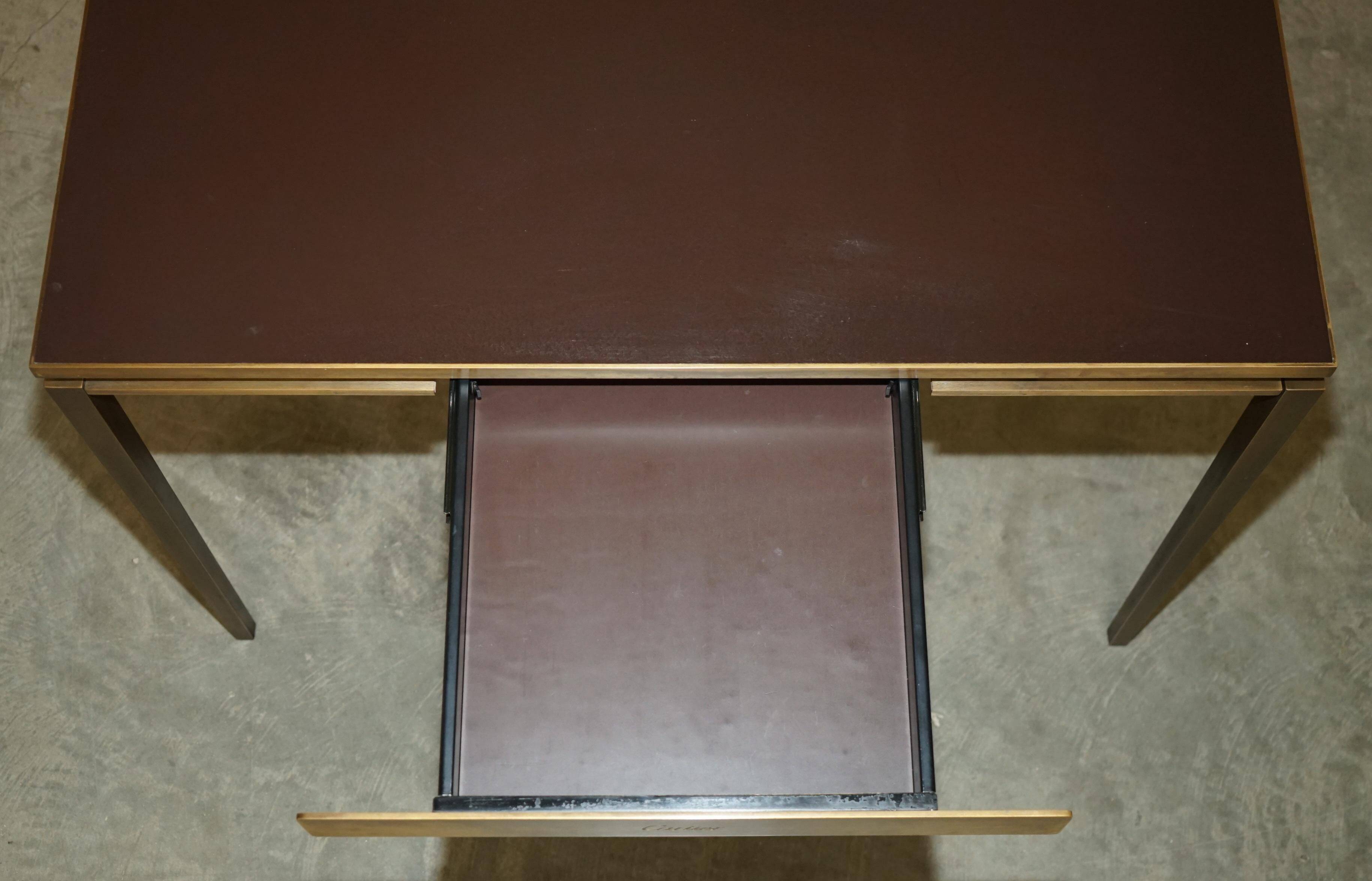 Bureau d'écriture moderne milieu du siècle Cartier Paris bronze cuir