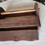 Shelf carrying absorbent paper and aluminum