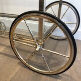 Table de style néo classique en métal argenté et doré et verre