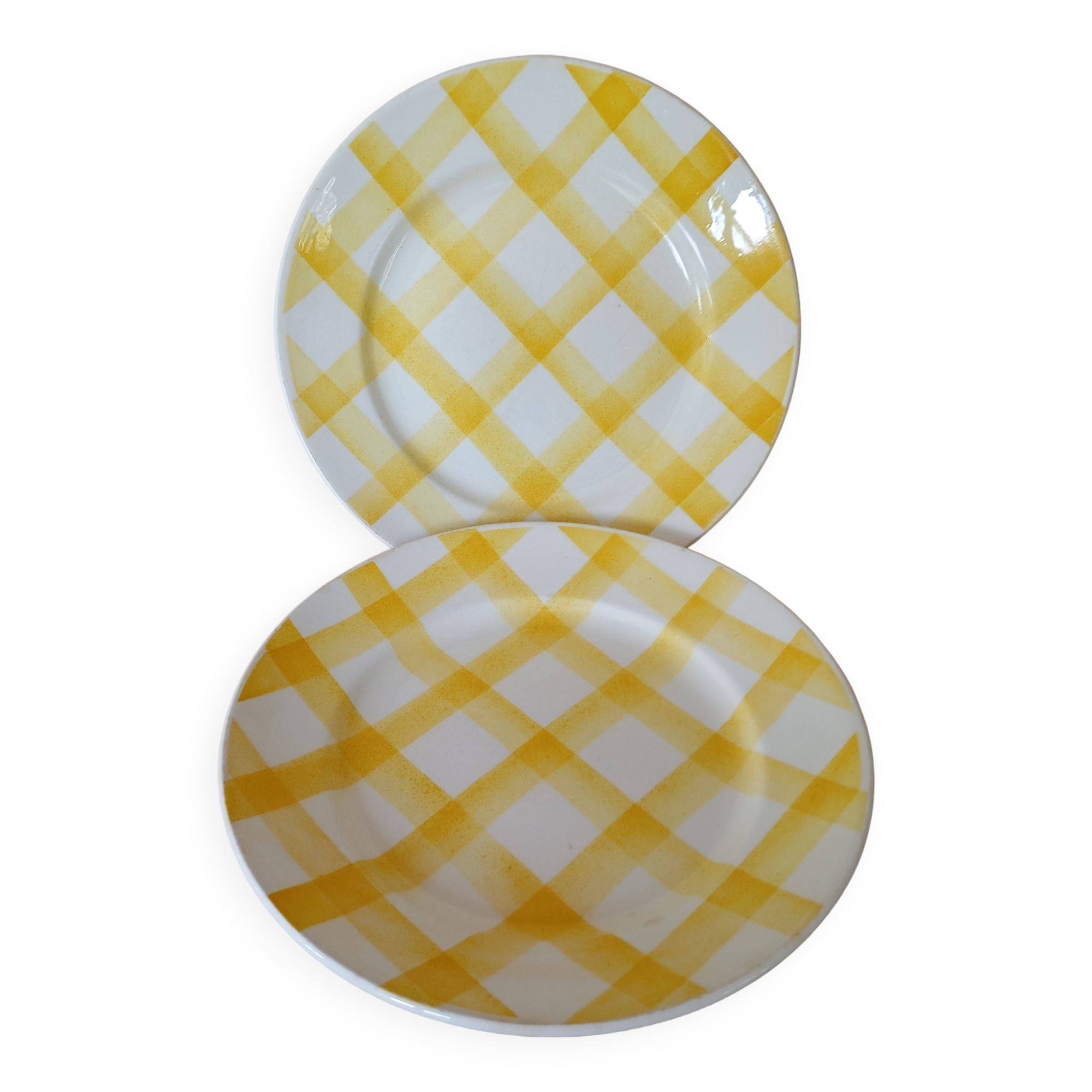 2 Moulin des Loups yellow “Tablecloth” plates