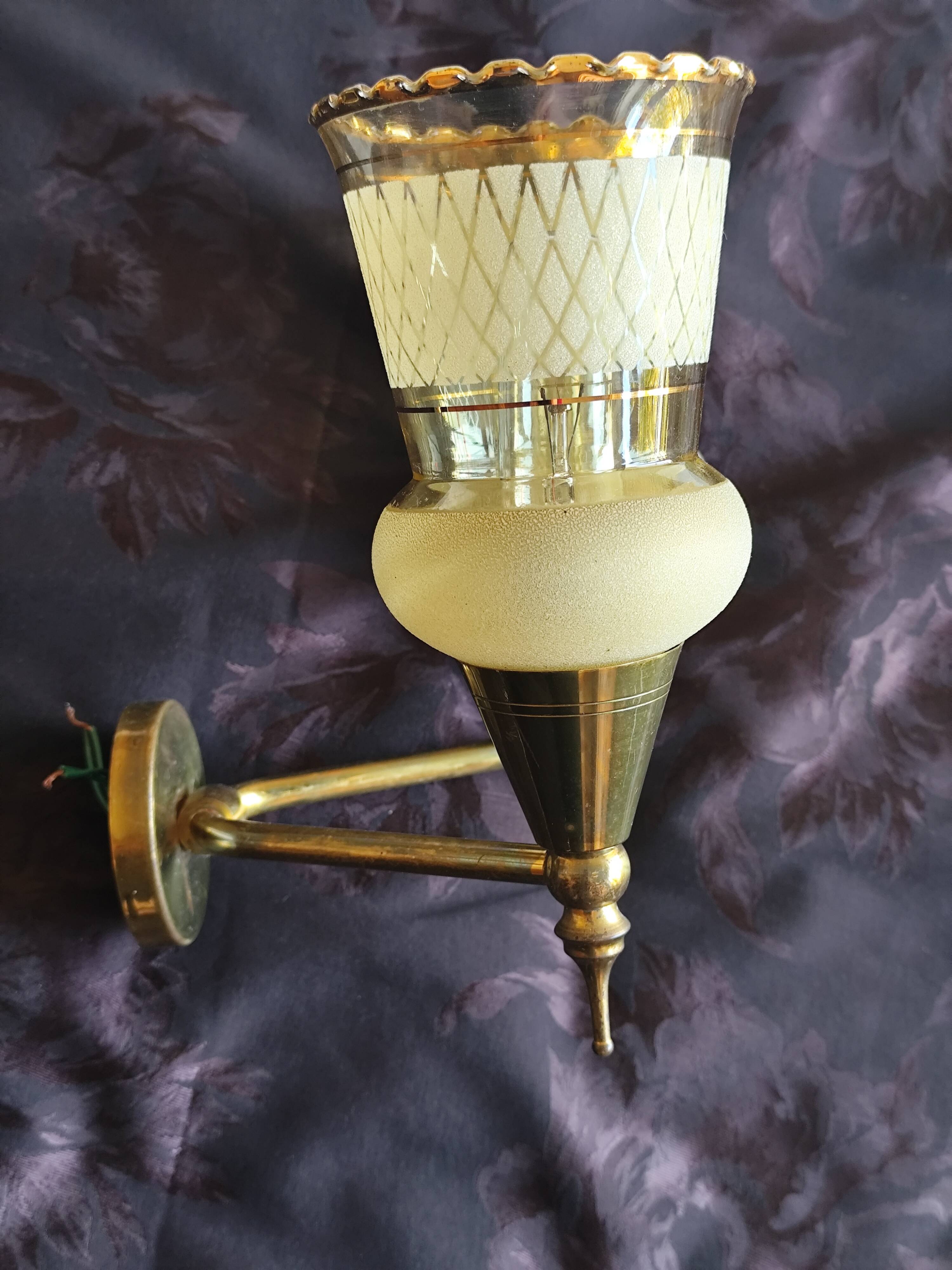 Vintage 50s wall light, 2 light arms, metal, brass and opaque glass tulip