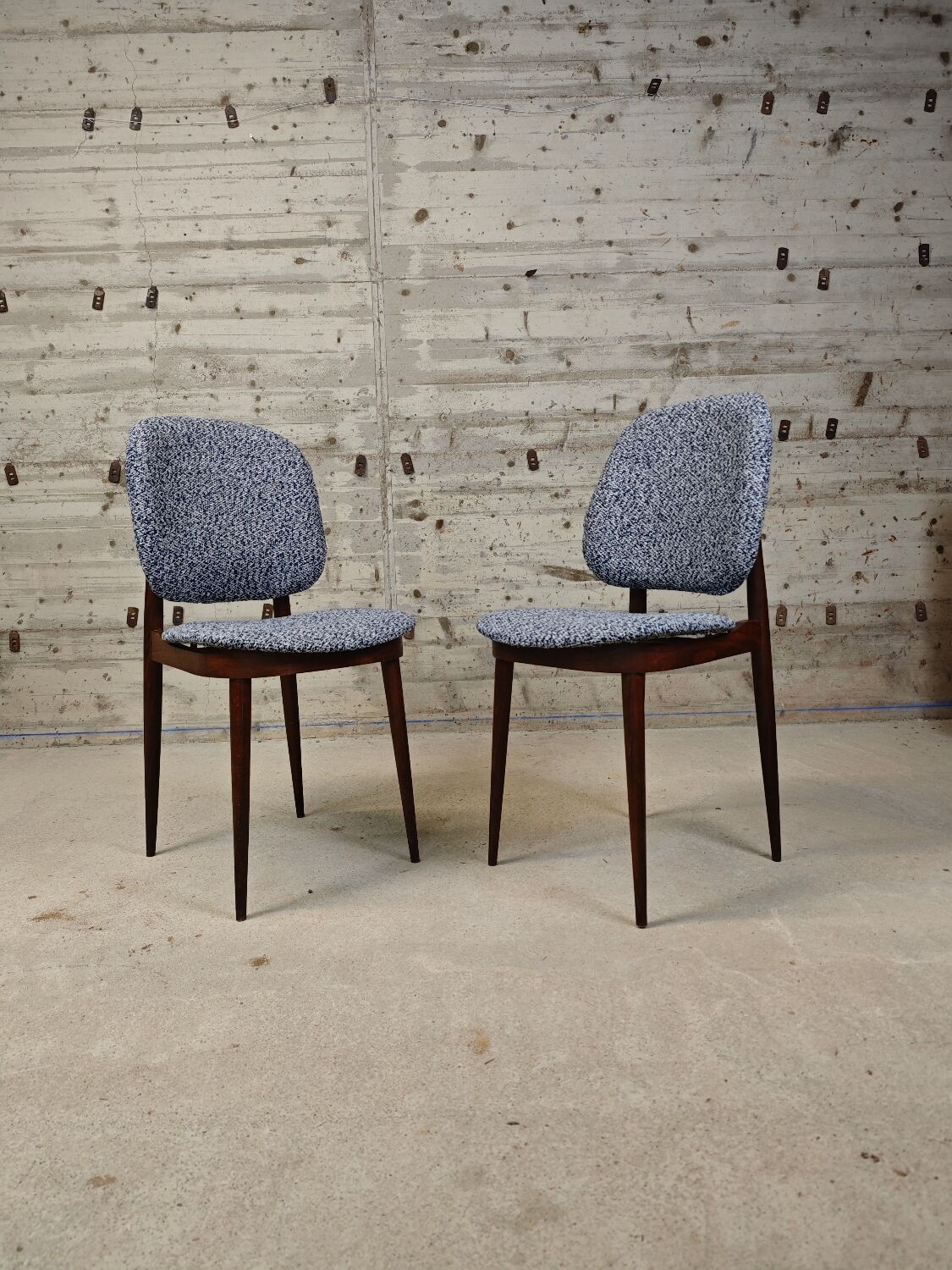 Set of two Baumann Pegasus chairs.
