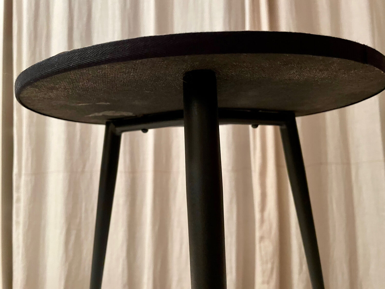 Petite table tripode guéridon