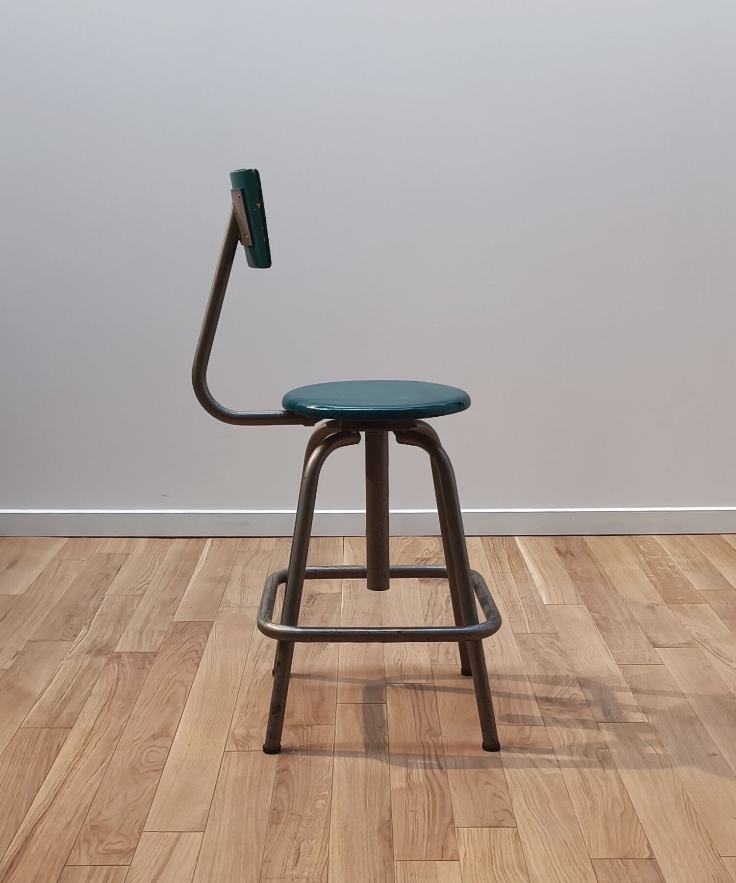 Vintage laboratory chair
