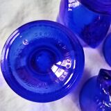 4 coquetiers en forme de poule en verre bleu cobalt