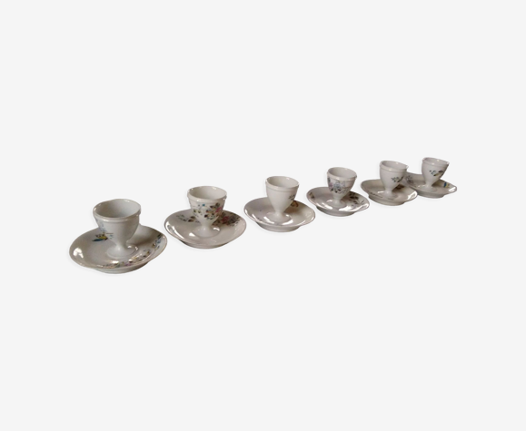 6 coquetiers fleuris avec leur coupelle début XXe en porcelaine