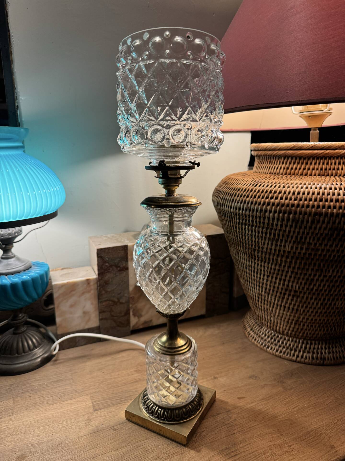 Vintage table lamp in brass and cut glass – Art Deco / Neo style