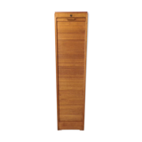 Vertical binder with curtain