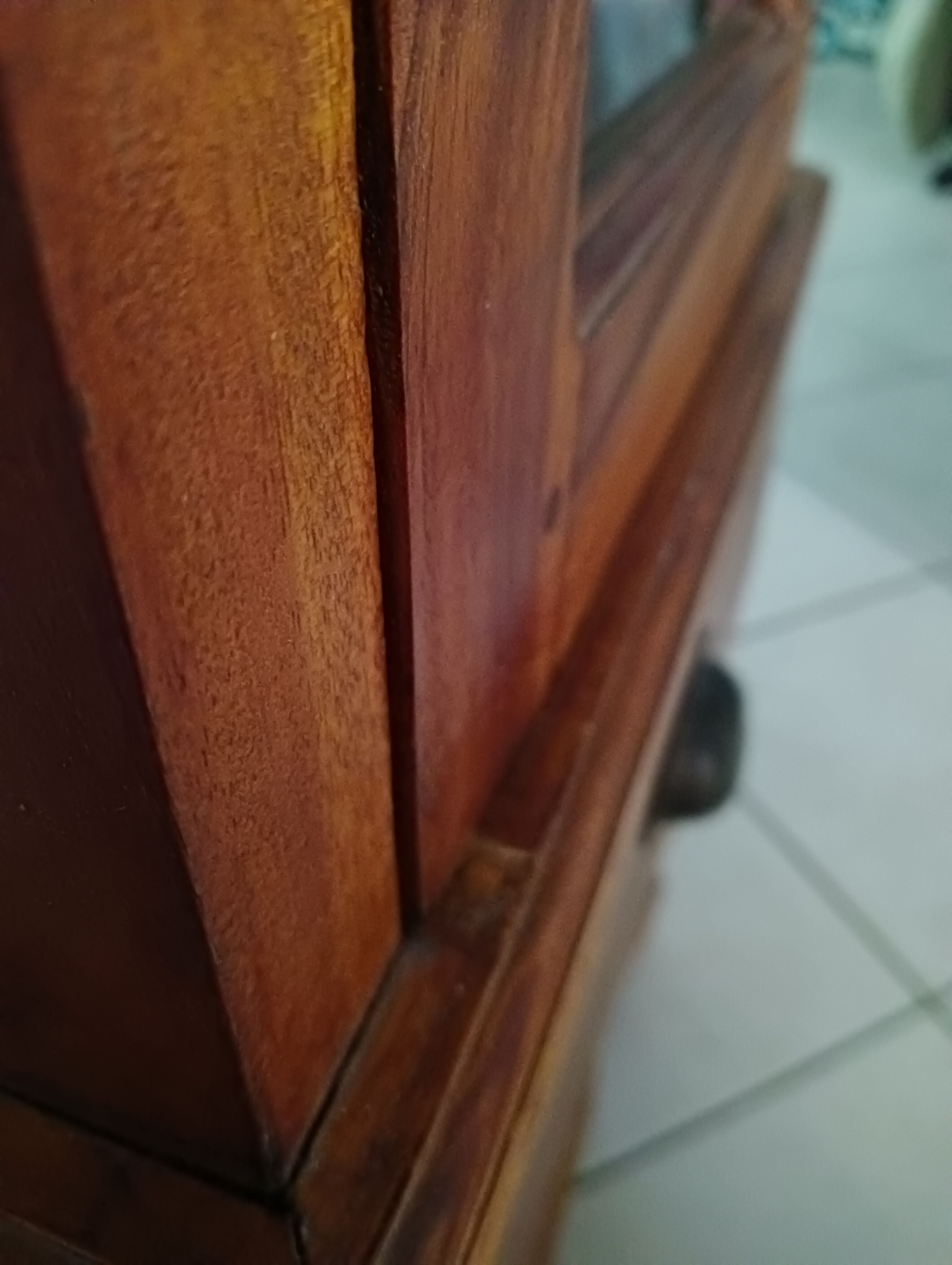 Mahogany column showcase, 1 glass door, 1 drawer, 5 wooden shelves