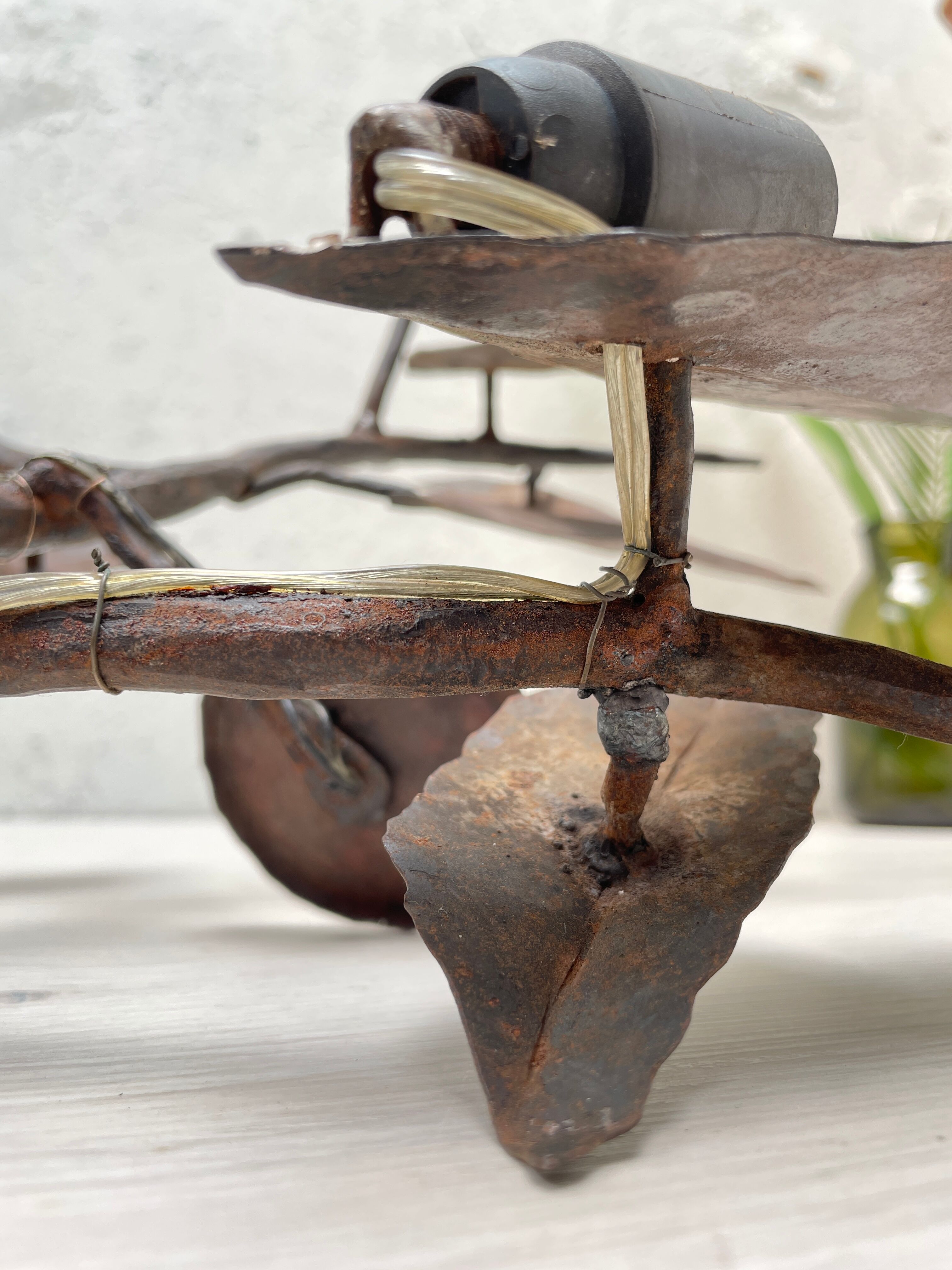 Wall lamp in wrought iron.