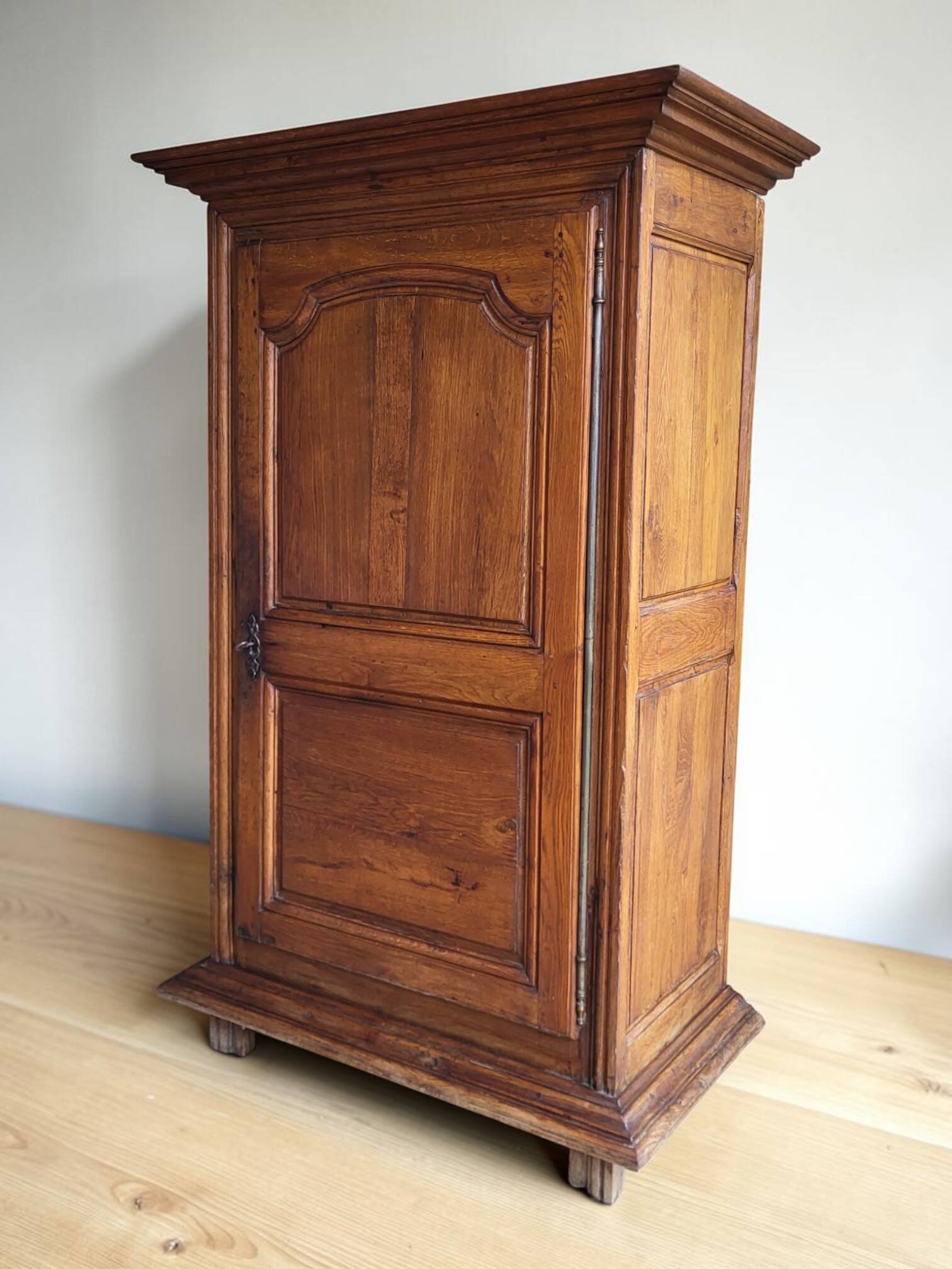 Louis XIII oak wardrobe, bonnetière, 18th century.