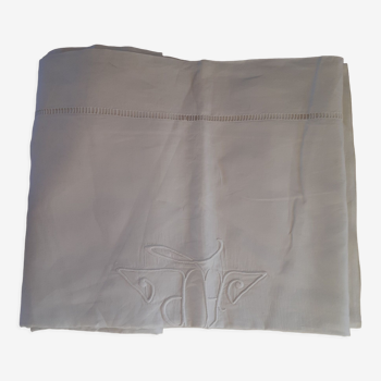 Cotton sheet with days and hand-embroidered monogram.