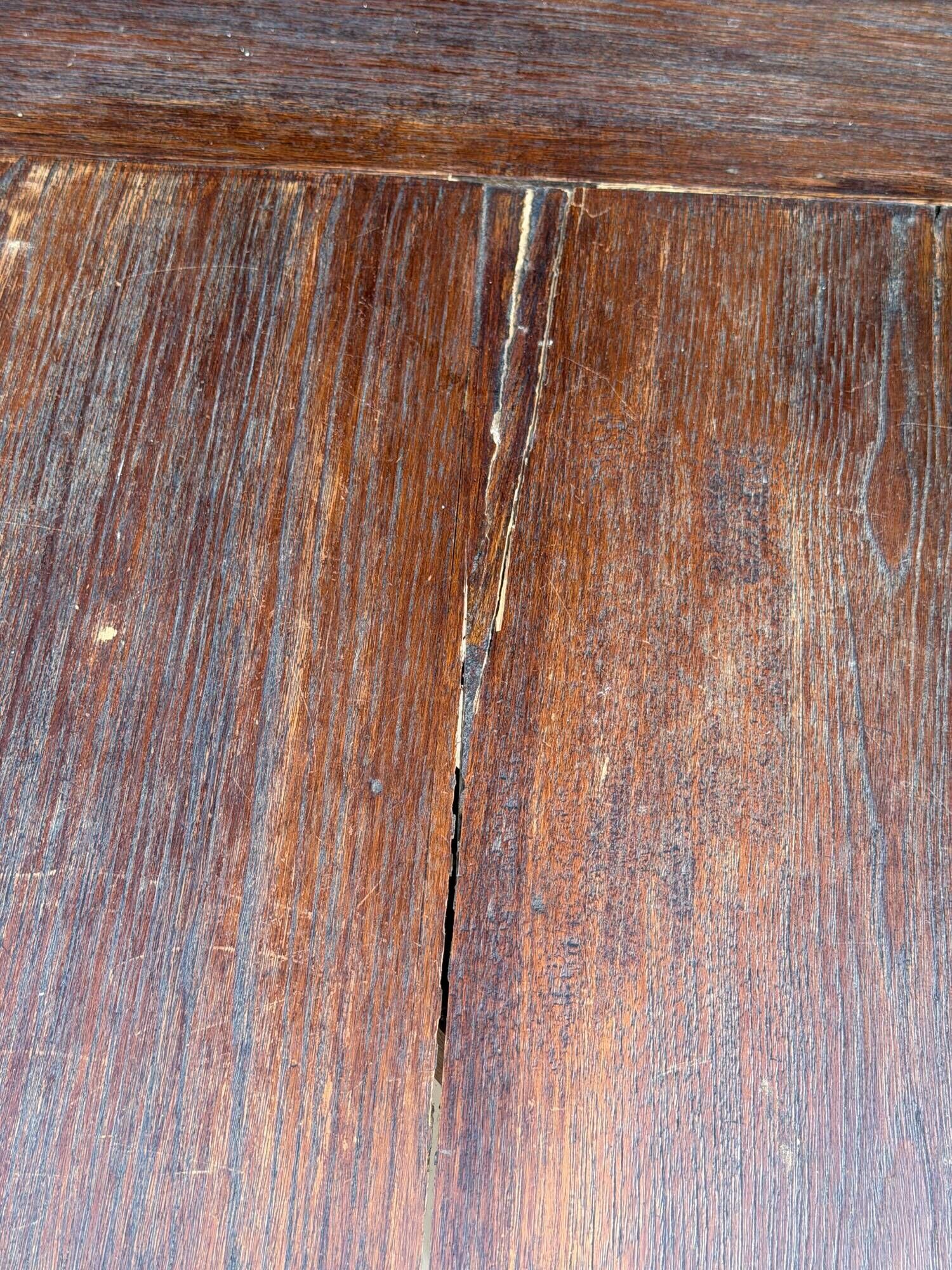 Round teak table 150 cm with 6 Indonesian chairs.