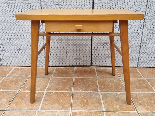 Bureau d’écolier vintage en bois clair – Modèle Baumann, années 50-60