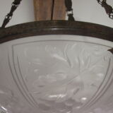 Hanging of 30 years in molded glass